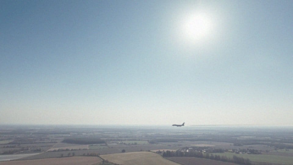 Jakie są doświadczenia wojskowych pilotów związane z UFO?