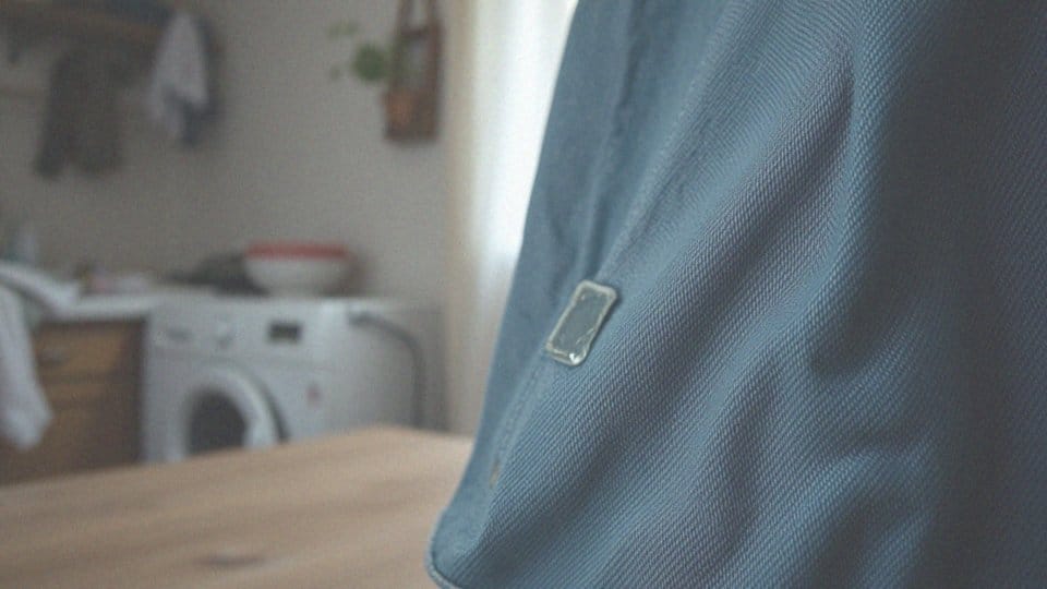 Jak usunąć gumę do żucia z ubrania? Skuteczne sposoby na plamy