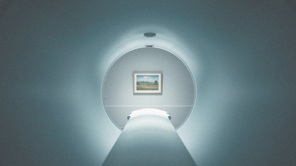 Rezonans magnetyczny szyi – co wykrywa i jak przebiega badanie?